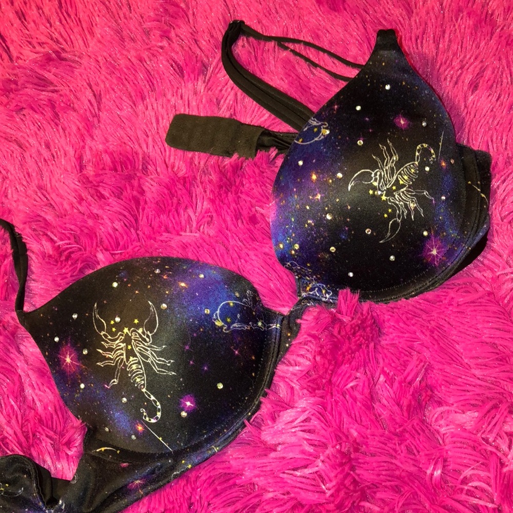 34A Bra ! Very Sexy!